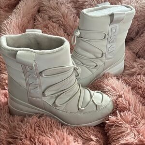 DKNY Soft White Quilted Winter Lace-Up Boots